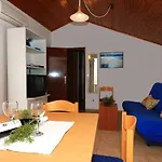 Appartamento With Parking Space Jezera, Murter - 5079