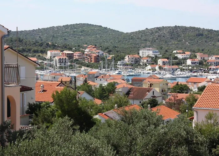 Appartamento With Parking Space Jezera, Murter - 5079 *